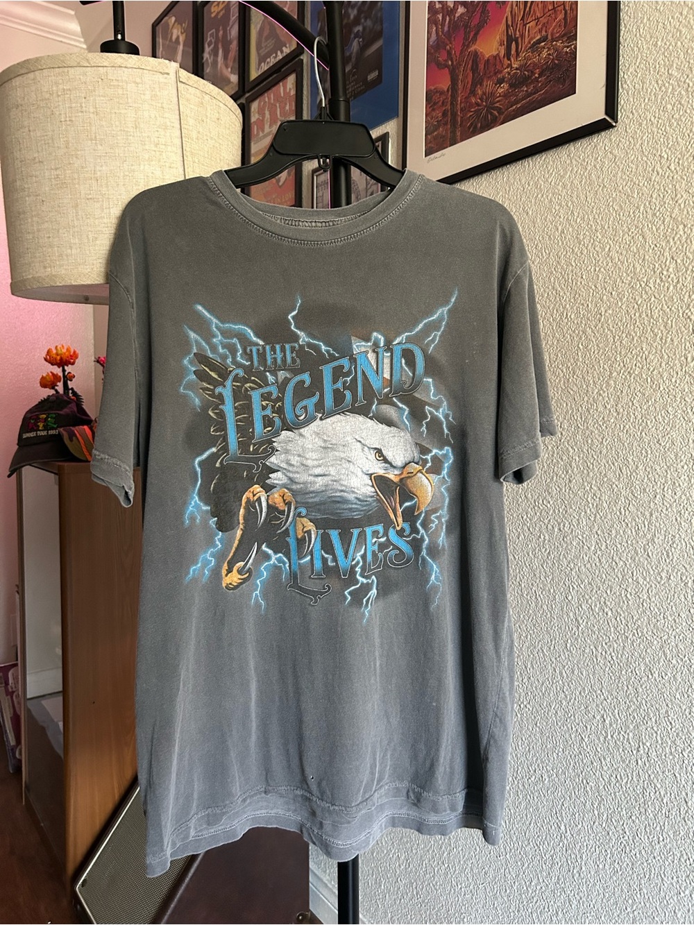 Gray 'The Legend Lives' Eagle Graphic Tee - Large